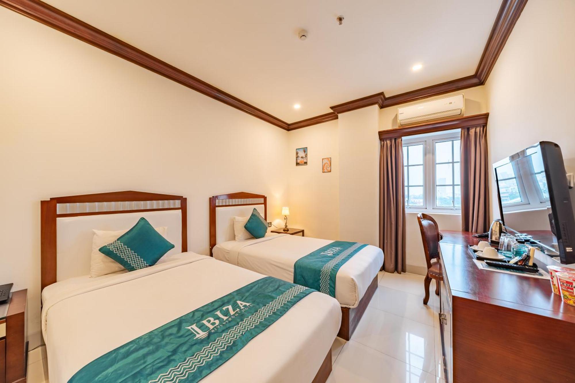 Ibiza Riverfront Da Nang Hotel Powered By Aston Dış mekan fotoğraf